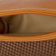 Load image into Gallery viewer, Caspar travel kit for men with UV protection and waterproof. Available at the world of Paul Adams.
