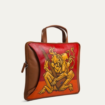 Dash leather messenger bag in textured full-grain leather. Shop at pauladamsworld.com